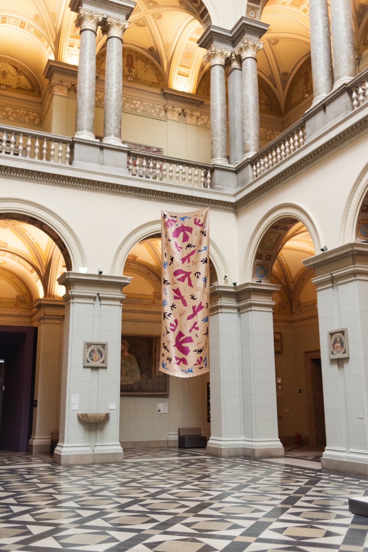 BIRDS LONG SCARF BEIGE