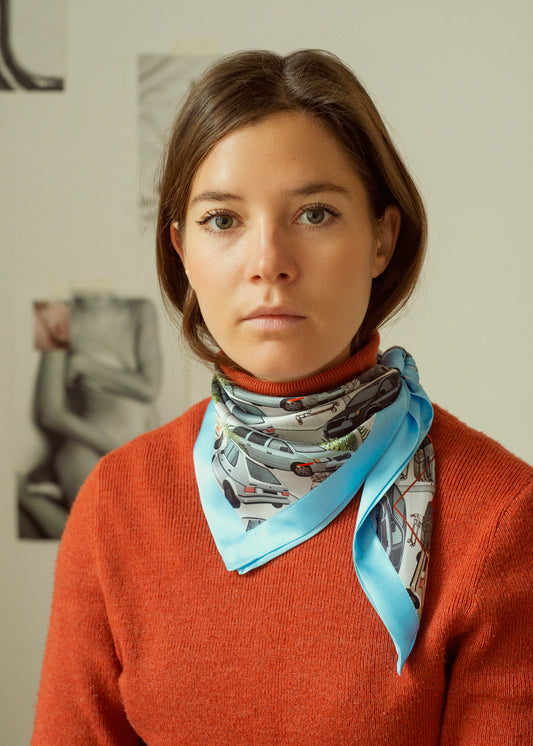 THE FRIDAY SMALL SQUARE