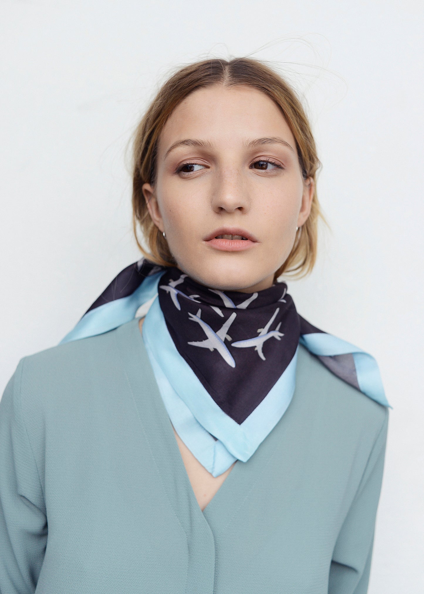 THE PLANE SMALL SQUARE